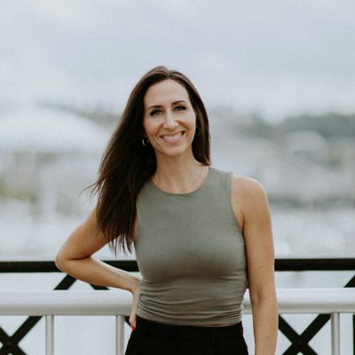 Professional Headshot of Laura Anderson