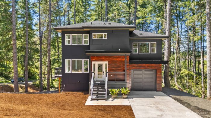 Lead image for 21 E Country Club Drive N Union