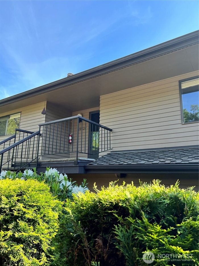 Lead image for 10628 Glen Acres Dr S Seattle