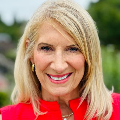 Professional Headshot of Lisa Carlson