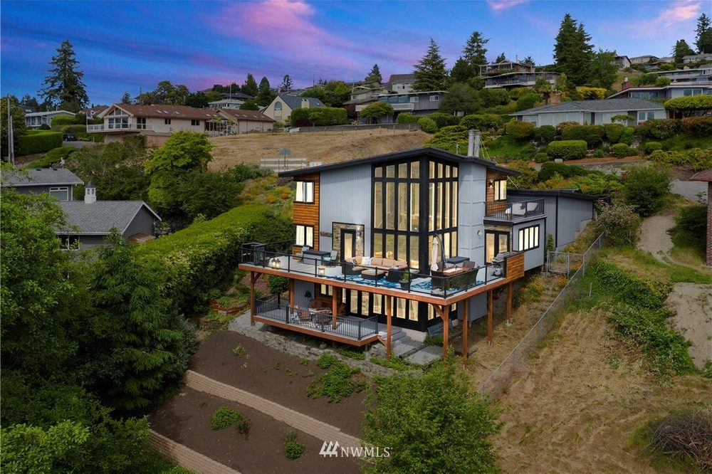 Custom Contemporary Home in NE Tacoma