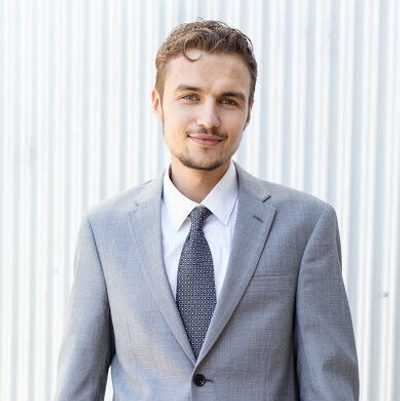Professional Headshot of Simon Karavai