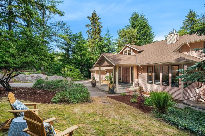Lead image for 22808 105th Avenue SW Vashon