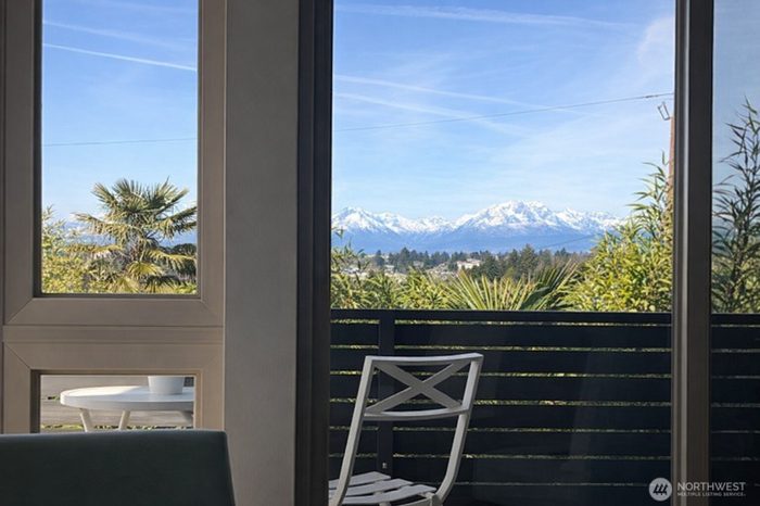 Lead image for 8218 2nd Avenue NE #B Seattle