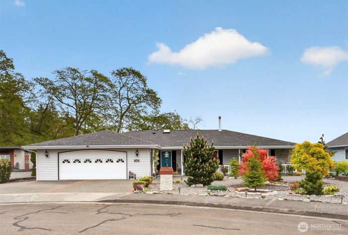 Lead image for 654 E Oak Tree Circle Sequim