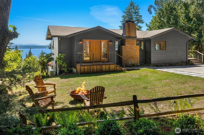 Lead image for 10014 SW 122nd Place Vashon