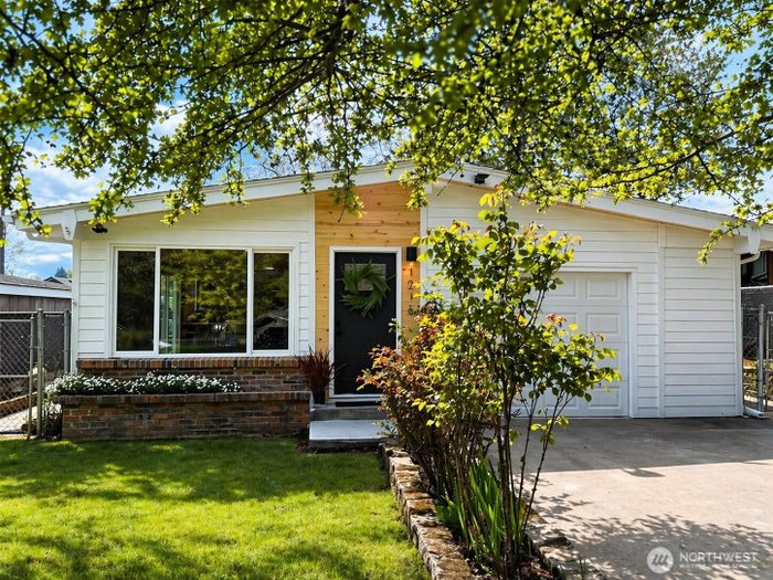 Lead image for 1216 E 70th Street Tacoma
