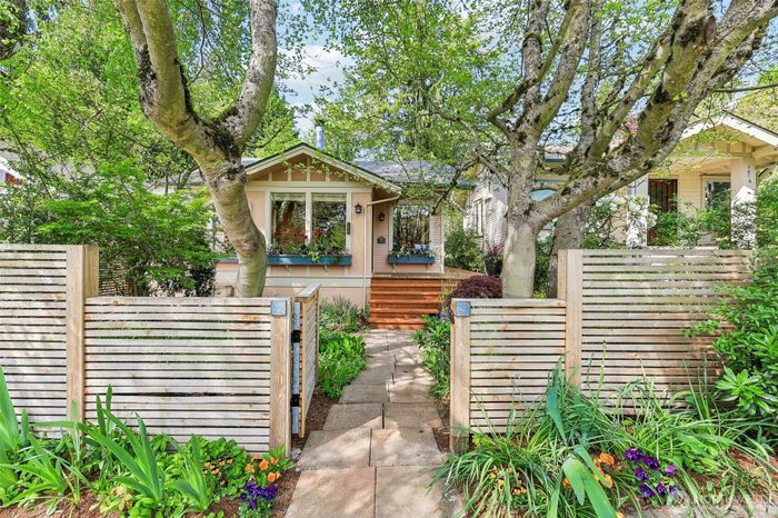 Lead image for 1514 NE 70th Street Seattle