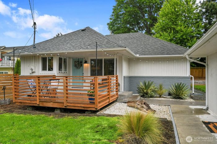 Lead image for 406 Prospect Avenue Mukilteo
