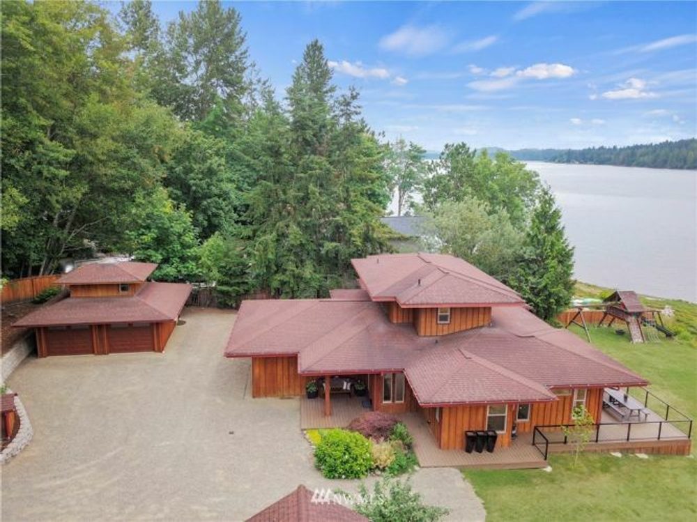 Custom Waterfront Beach House Belfair