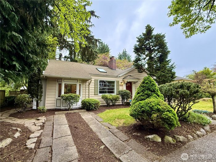 Lead image for 2113 NE 81st Place Seattle