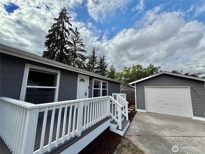 Lead image for 1311 104th St E Tacoma