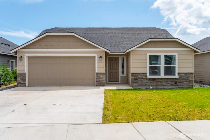 Lead image for 1013 W Maple Drive Moses Lake