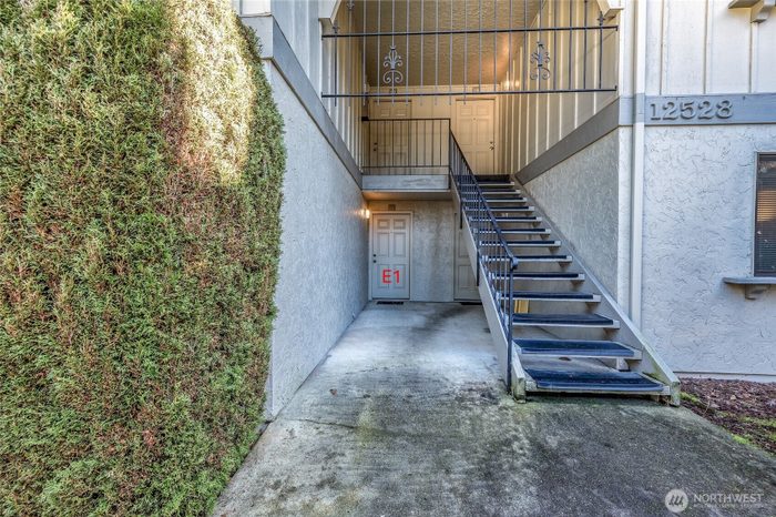 Lead image for 12528 NE 117th Place #E1 Kirkland