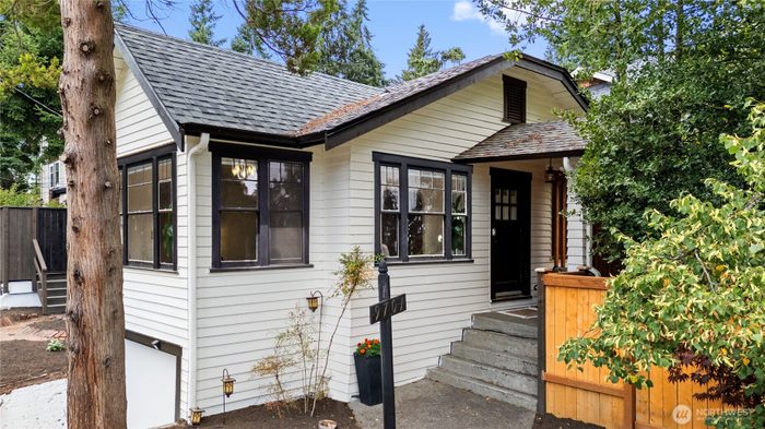 Lead image for 9701 Roosevelt Way NE Seattle