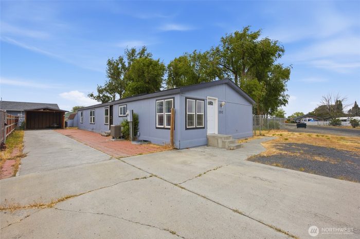 Lead image for 1702 W Bemis Street Moses Lake