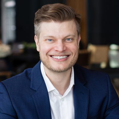 Professional Headshot of Carl Petersen