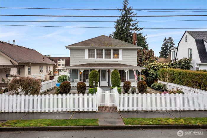 Lead image for 128 5th Avenue NW Puyallup