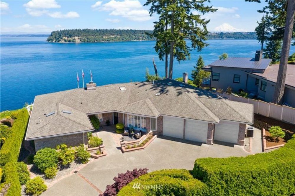 Gig Harbor with Panoramic Views