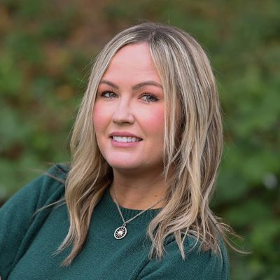 Professional Headshot of Lara Davenport