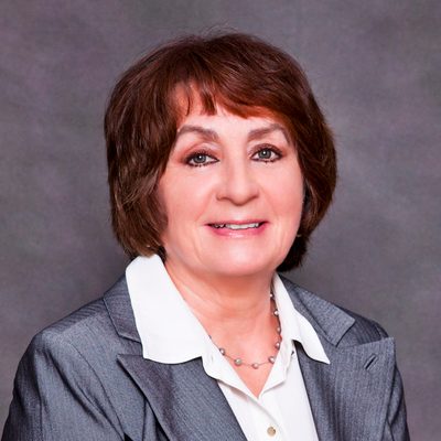 Professional Headshot of Linda Yost