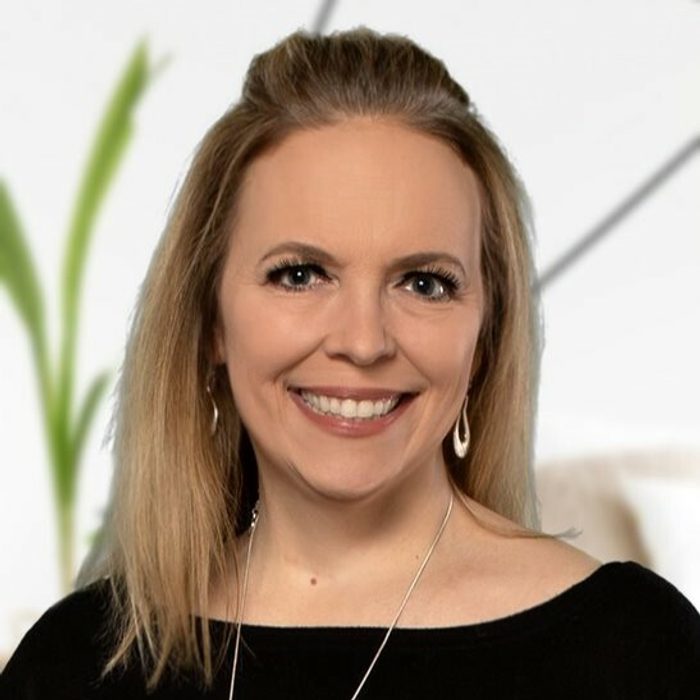 Professional Headshot of Sandi Ramsey