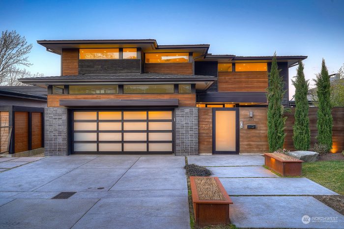 Lead image for 413 N Stadium Way Tacoma
