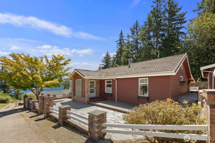 Lead image for 6899 Navajo Trail NE Bremerton