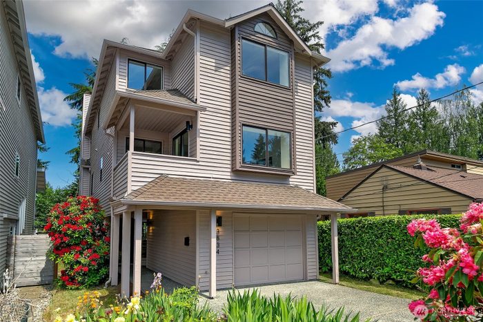 Lead image for 3834 NE 86th Street Seattle