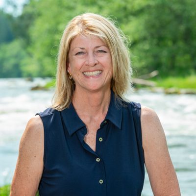 Professional Headshot of Vickie Jennings