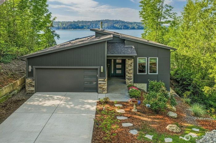 Lead image for 4652 E Hillcrest Drive Port Orchard