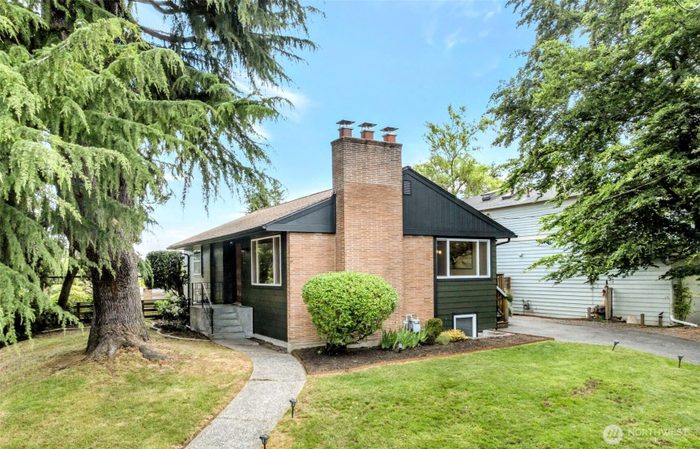 Lead image for 3802 NE 90th Street Seattle