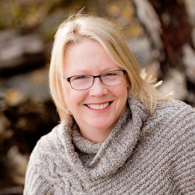 Professional Headshot of Amy Long