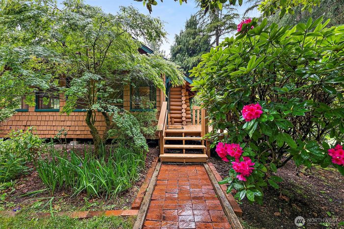 Lead image for 5232 Kinney Rd SW Olympia