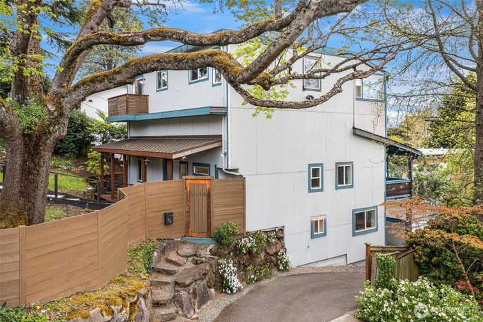 Lead image for 2820 27th Avenue W Seattle
