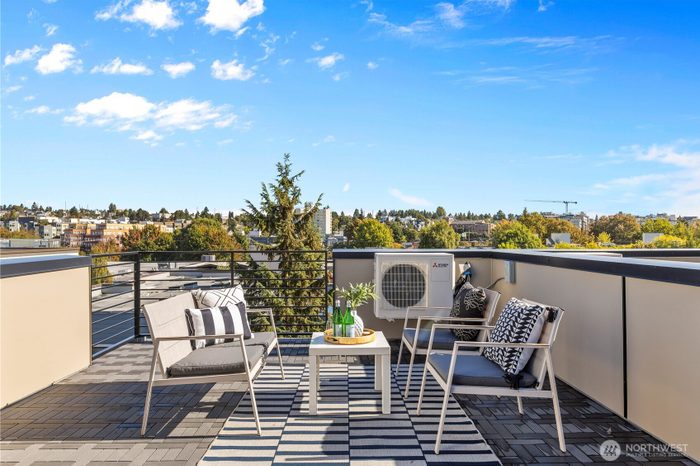 Lead image for 6546 B Latona Avenue NE Seattle