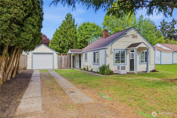 Lead image for 108 8th Street NW Puyallup