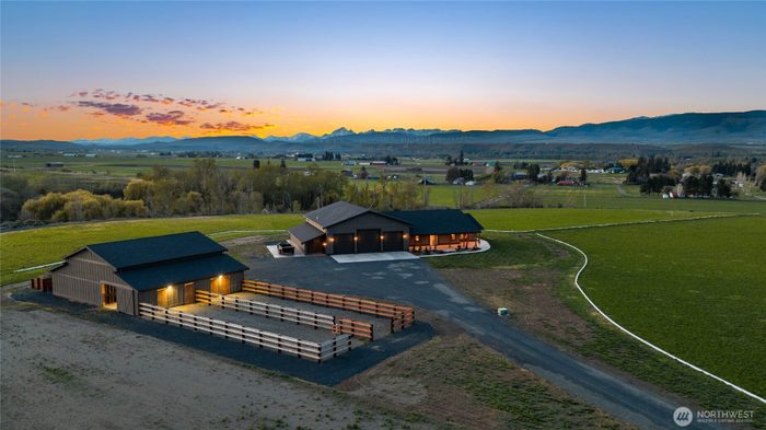 Lead image for 1021 Edge Bluff Loop Ellensburg