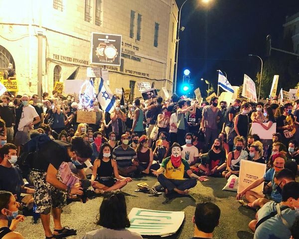anti bibi protesters