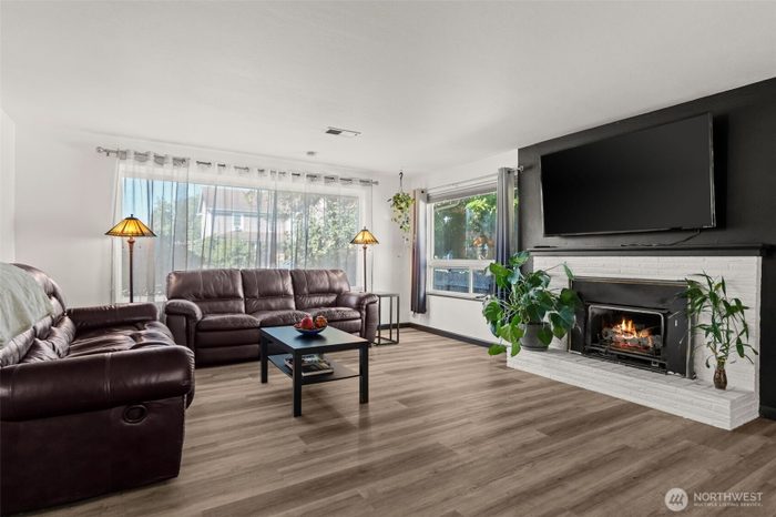 Lead image for 343 4th Street SE Puyallup