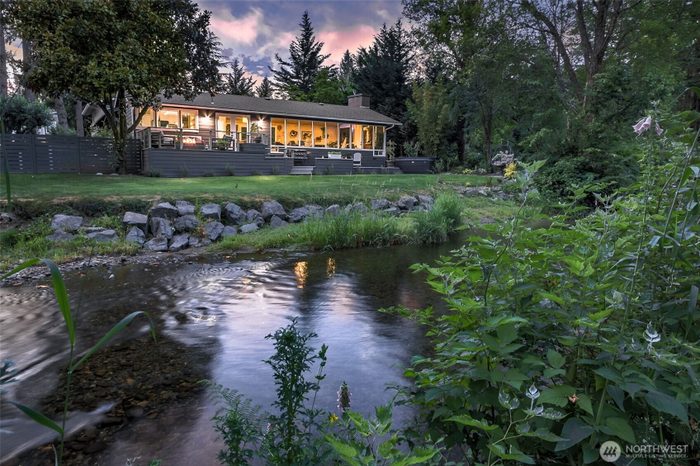 Lead image for 501 SE Sycamore Place Issaquah