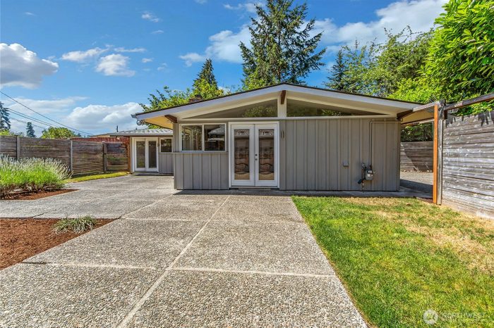 Lead image for 7801 Leschi Road SW Lakewood