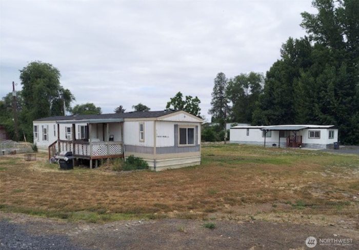 Lead image for 3164 3150 NE Valley Road Moses Lake