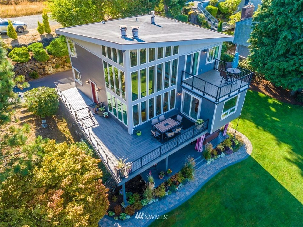 Contemporary home in Tacoma