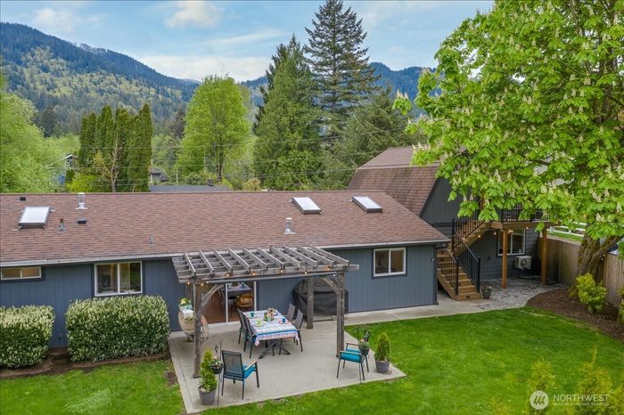 Lead image for 1109 Lewis Lane SE Issaquah