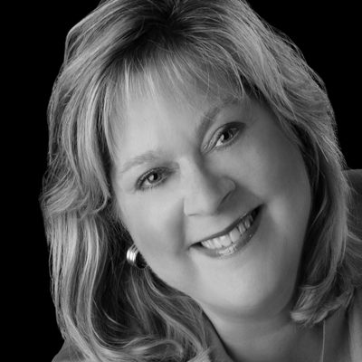 Professional Headshot of Kari Knapp