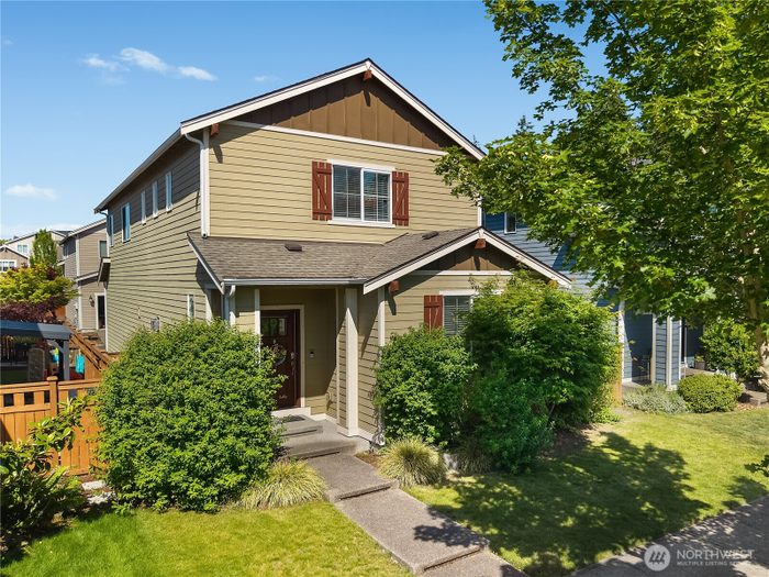 Lead image for 3363 St NE Hydra Lacey