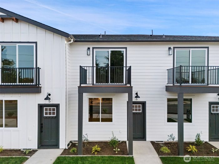 Lead image for 669 W Hendrickson #6 Sequim